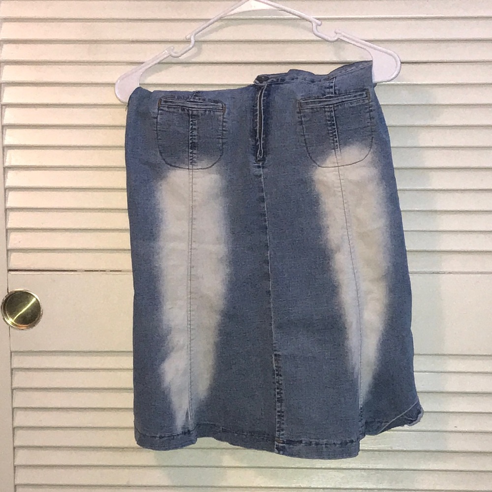 blue and white skirt 9/10
